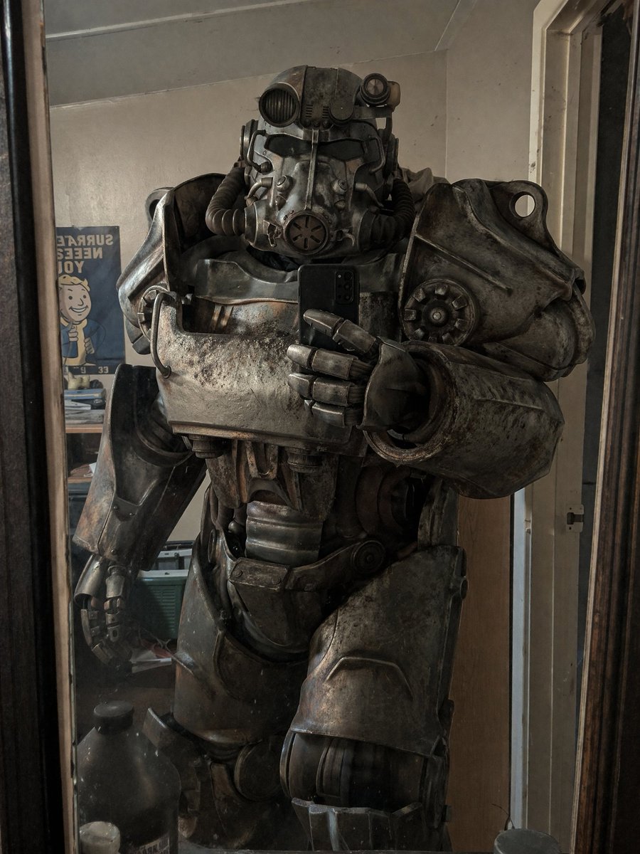 Power Armor Mirror Selfie
