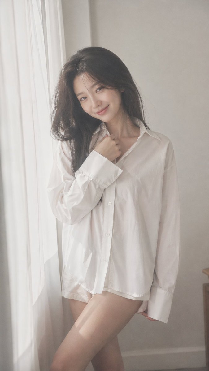 Soft Black Mist Idol Portrait